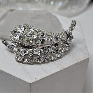 Vintage Rhinestone Brooch Pin Silvertone Oval N R… - image 1